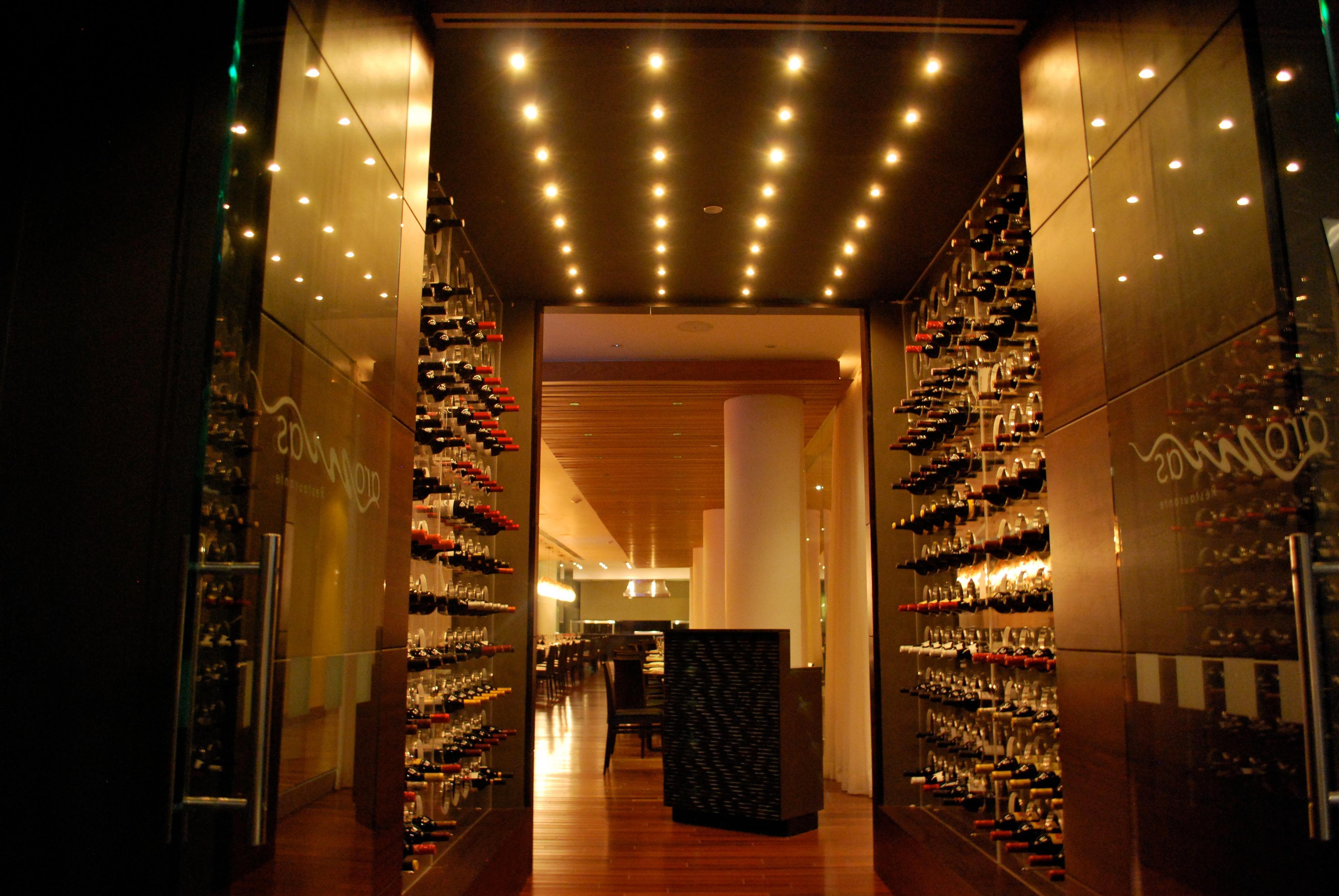 Holiday Inn Santo Domingo By Ihg Экстерьер фото Wine cellar at the restaurant