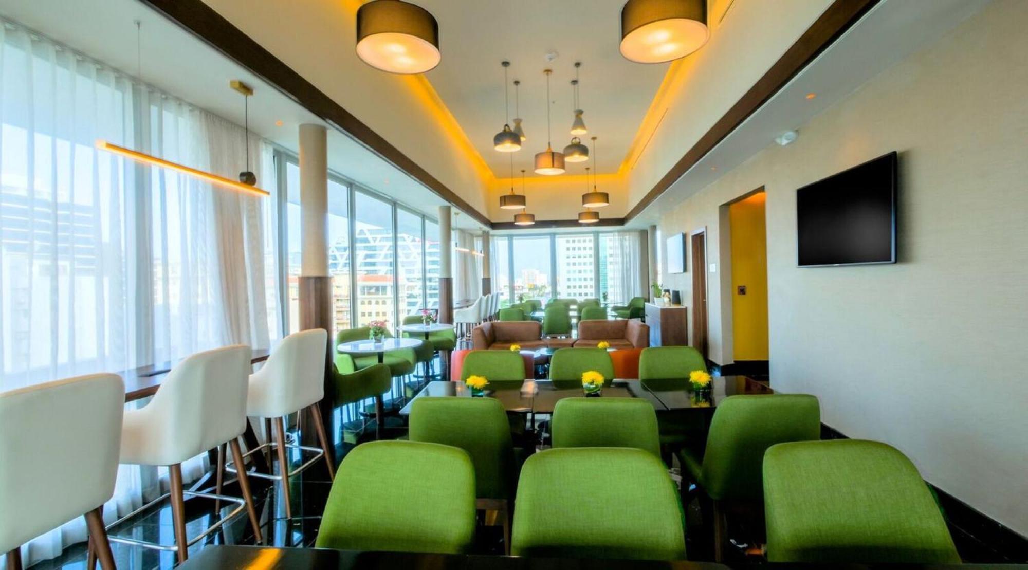 Holiday Inn Santo Domingo By Ihg Экстерьер фото The lounge at the airport