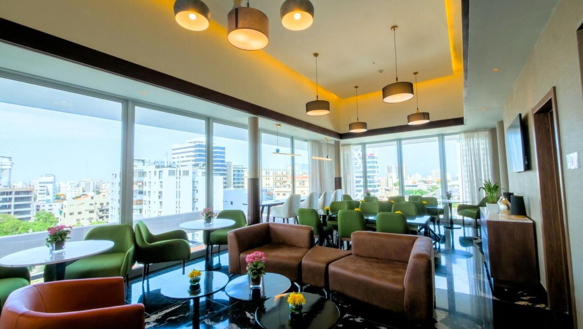 Holiday Inn Santo Domingo By Ihg Экстерьер фото The lounge at the airport