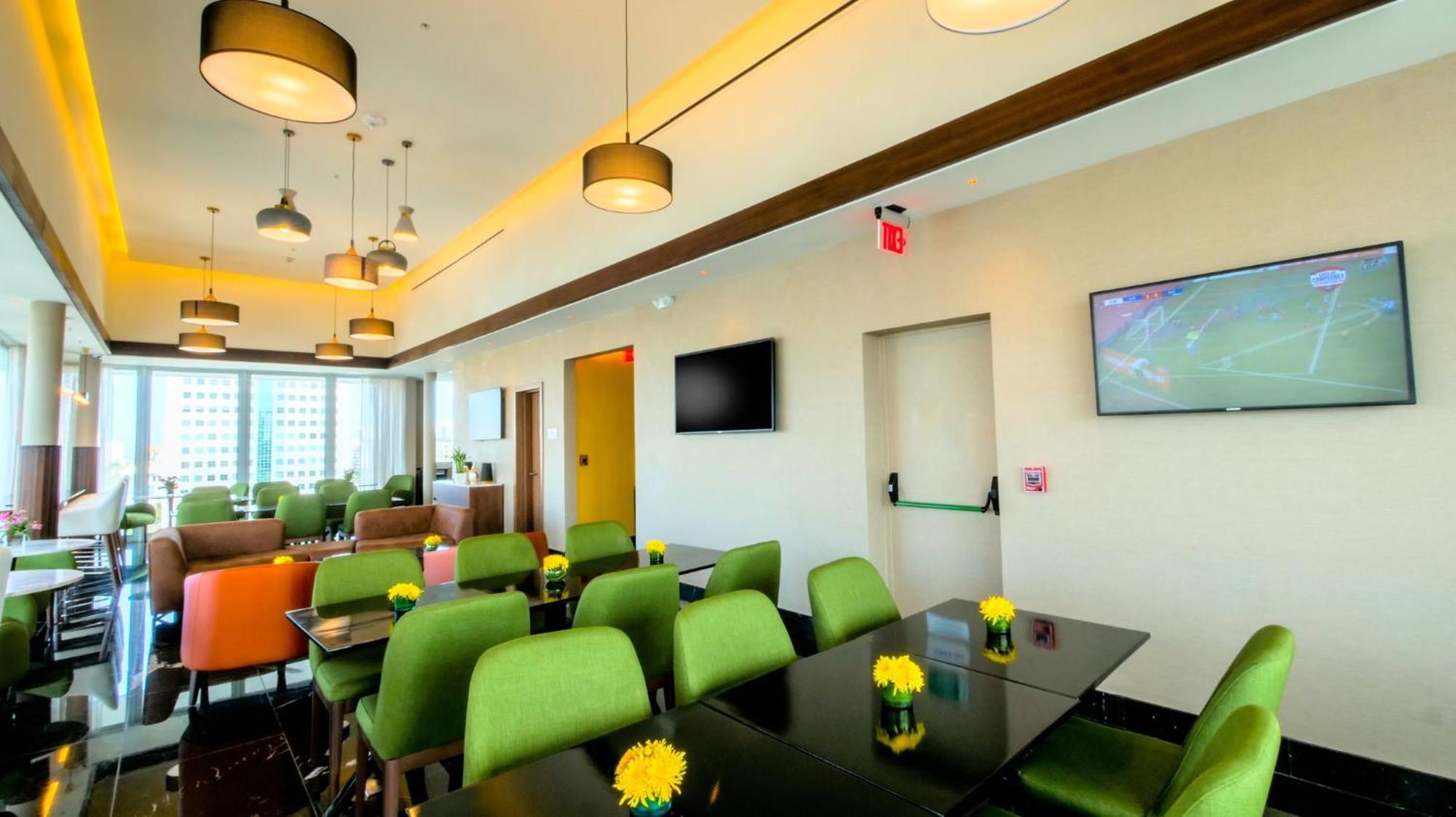 Holiday Inn Santo Domingo By Ihg Экстерьер фото The lounge at the airport