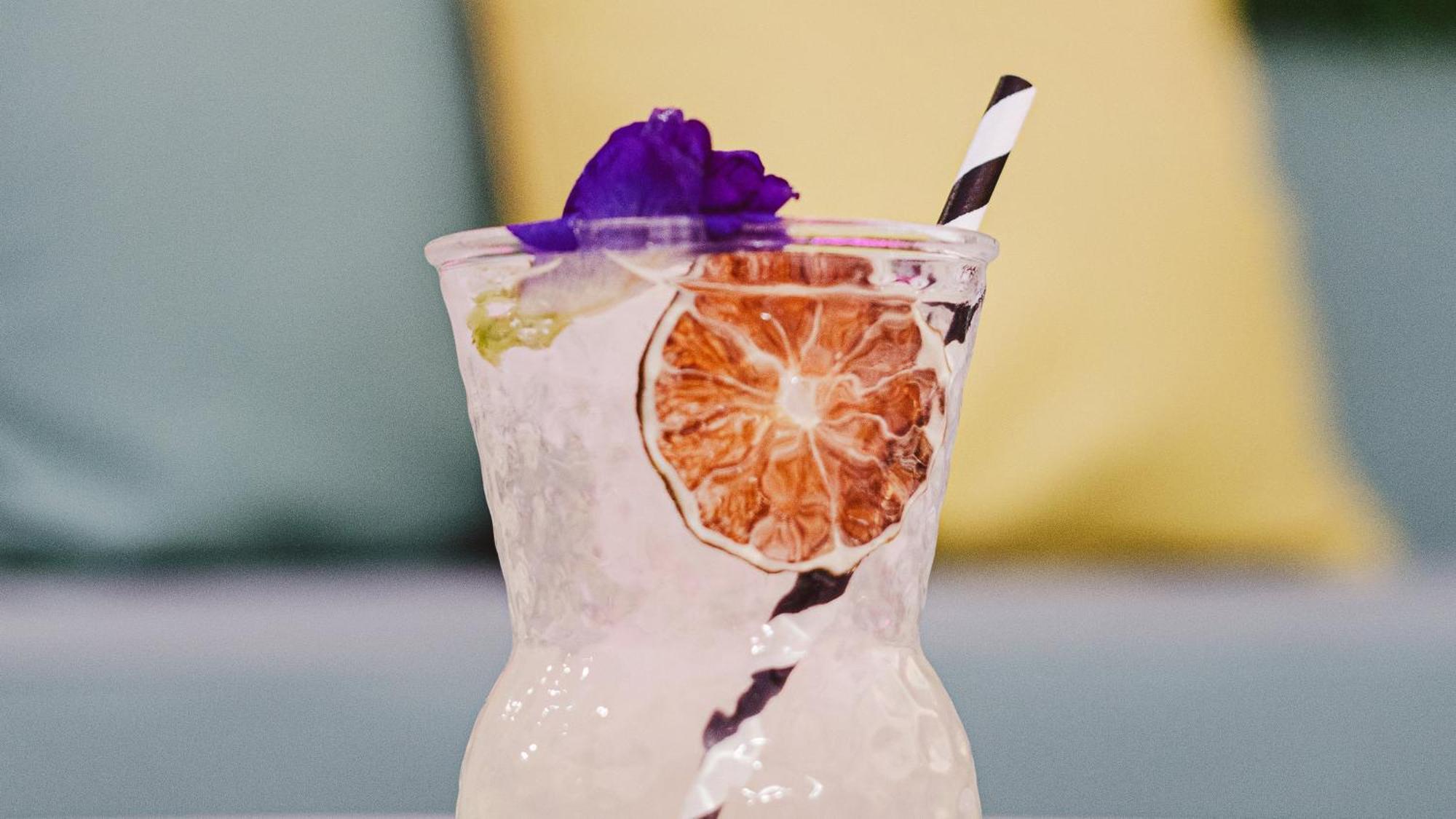 Holiday Inn Santo Domingo By Ihg Экстерьер фото A cocktail with a paper straw