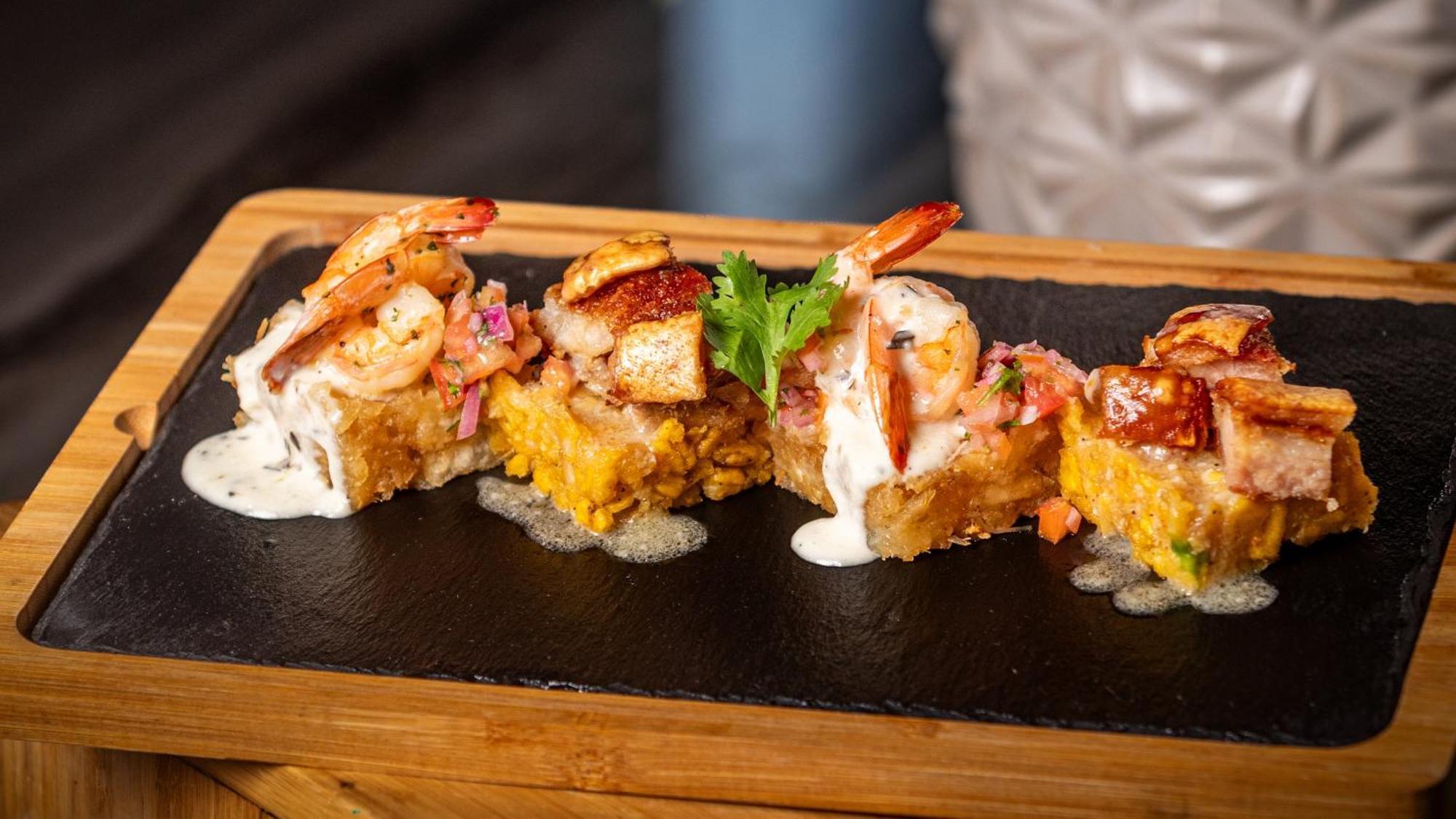 Holiday Inn Santo Domingo By Ihg Экстерьер фото Shrimp and cornmeal fritter